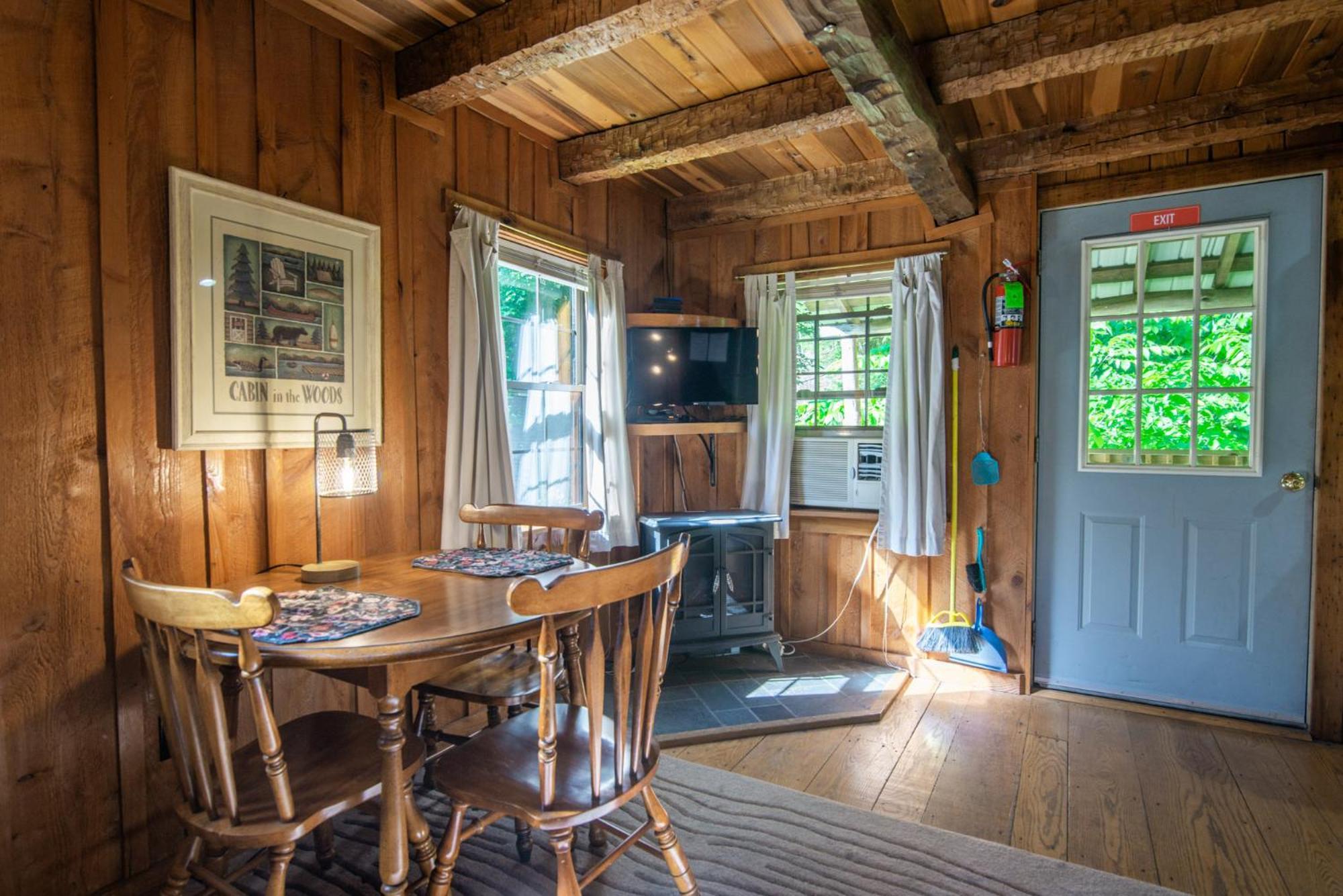 Moore House Inn & Cabins Marlinton Rum bild